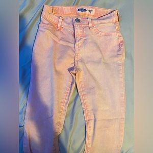 Old navy pink skinny jeans in great condition they have a button to adjust them